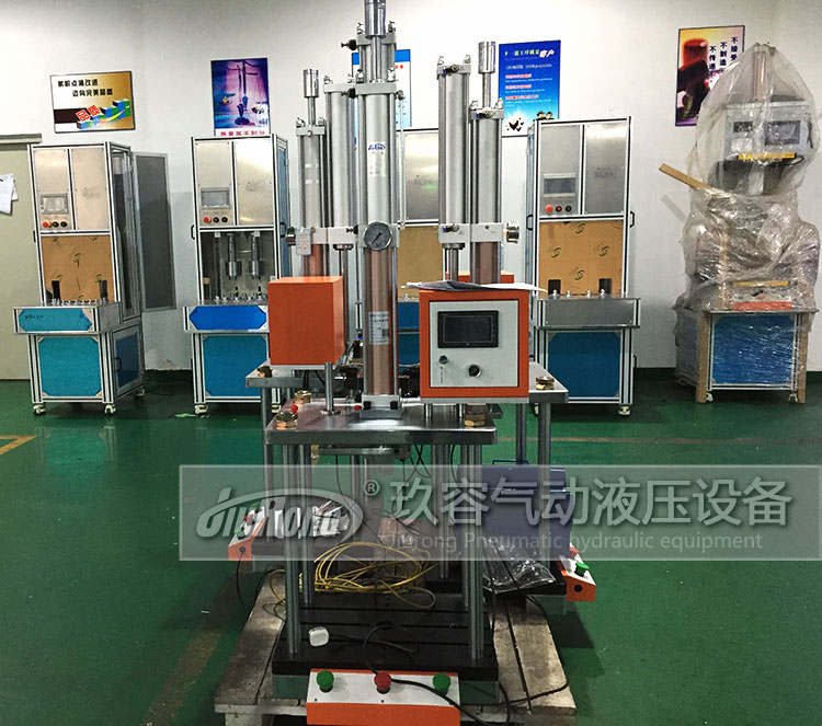 四柱二板氣液增壓機